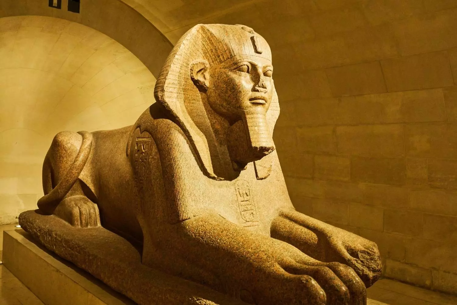 Le grand Sphinx de Tanis, au musée du Louvre